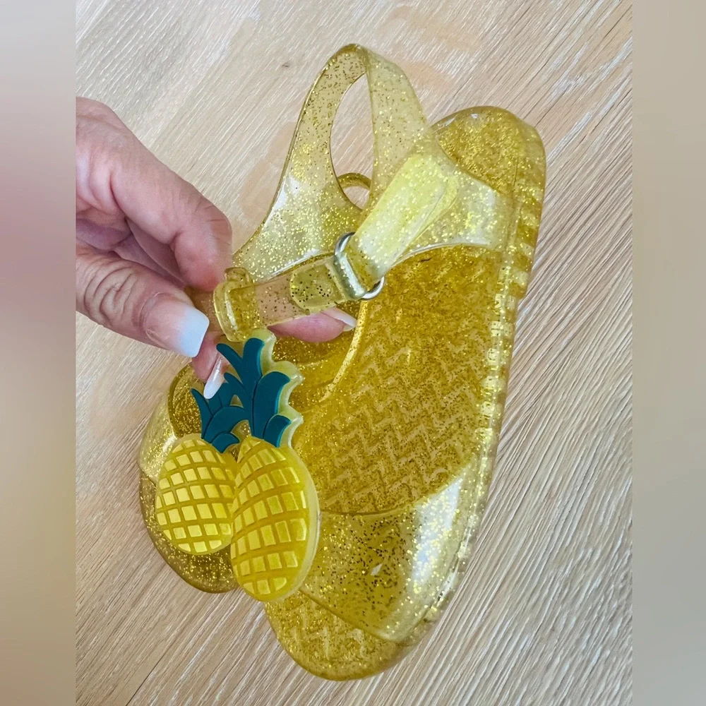 🌴🍍OLD NAVY GLITTERY YELLOW PINEAPPLE SANDALS🍍🌴